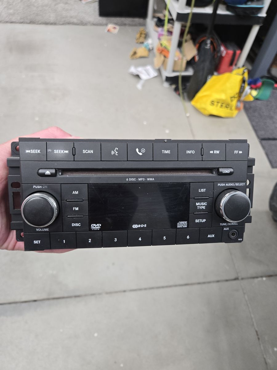 2007 Jeep Wrangler Radio w/ 6 Disc Changer