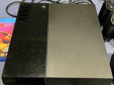 PS4 3 Controllers And Games