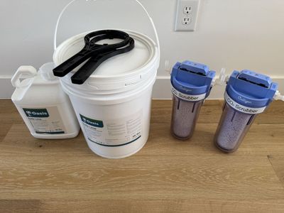 2x CO2 Scrubbers and 40 lbs. of Color-Changing Soda Lime Media