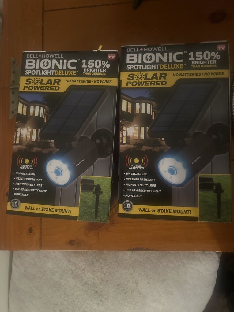 BIONIC SOLAR MOTION DETECTING SPOTLIGHTS