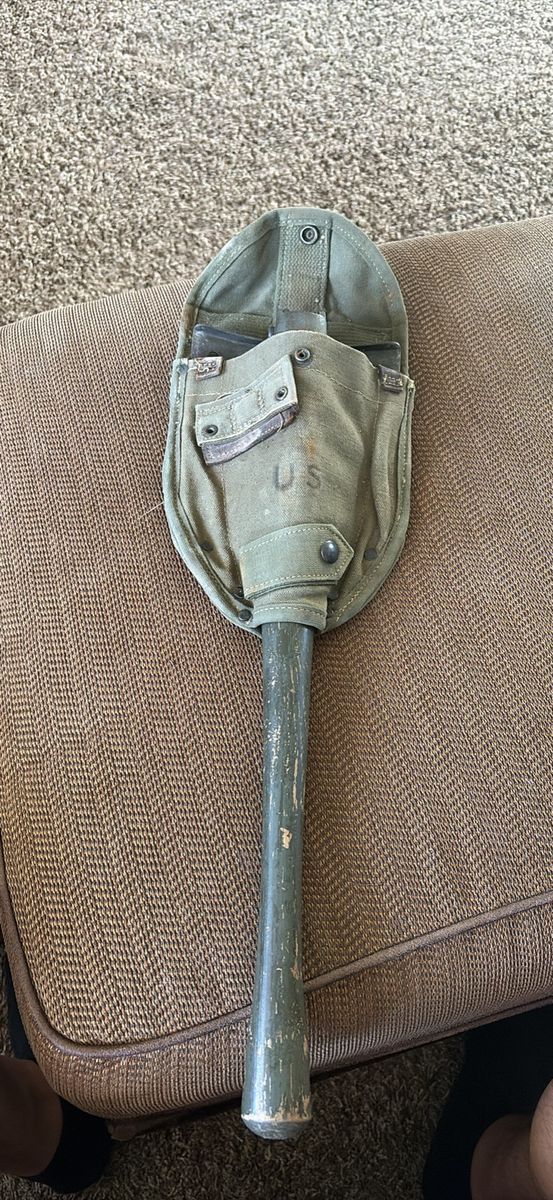 US AMES 1965 Vintage Army Military Folding Shovel / E-Tool