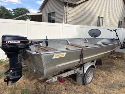 Loweline Supreme 16ft Aluminum Fishing Boat with 9.9 Evinrude Outboard & New Prop
