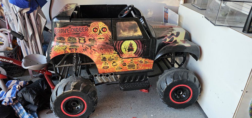 Monster Truck Grave Digger Monster Jam Ride-On Truck for Kids - "Bad to the Bone"