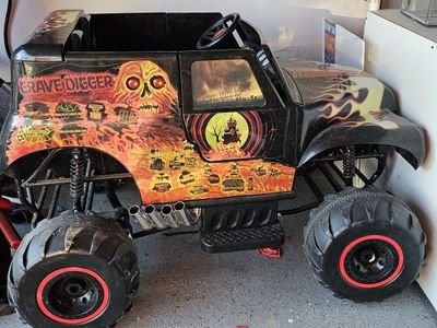 Monster Truck Grave Digger Monster Jam Ride-On Truck for Kids - "Bad to the Bone"