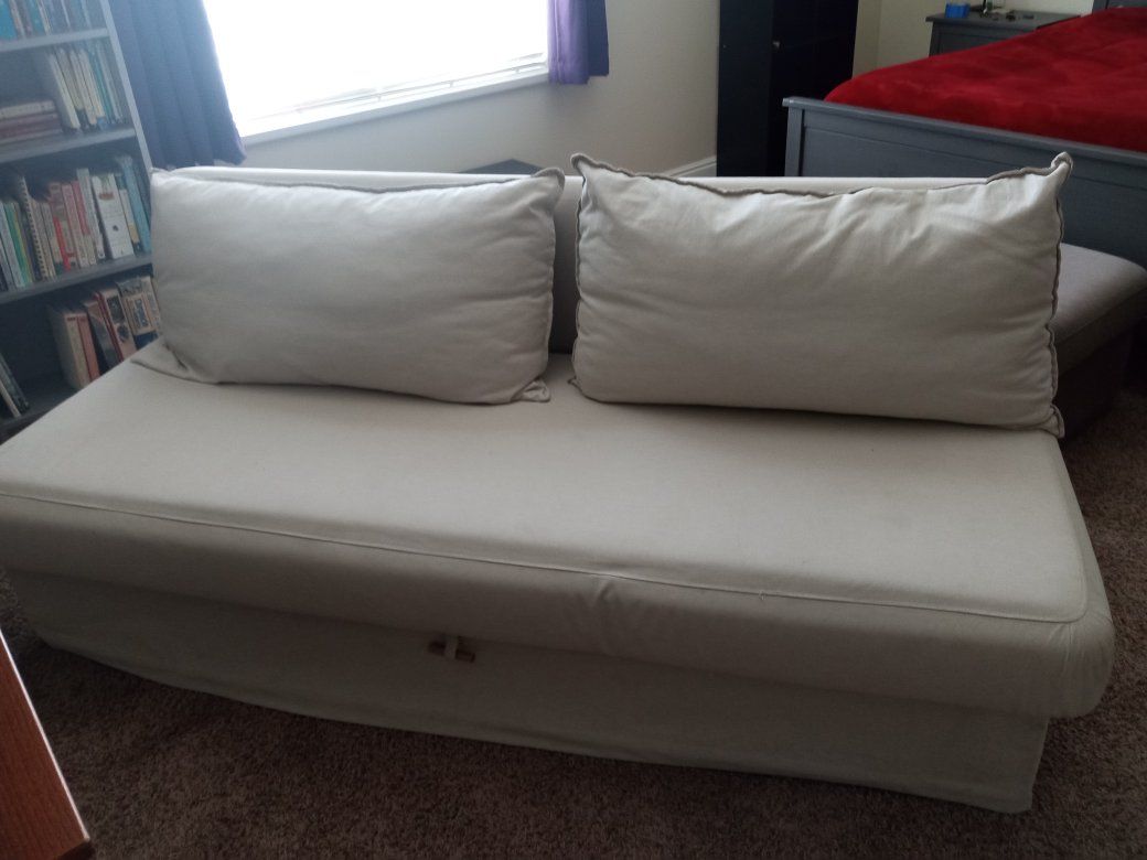 LAST CHANCE Ikea pull out couch (Full)