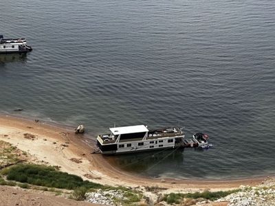Houseboat in lake powell (Wahweap)