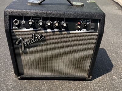 Fender Frontman 15G Guitar Combo Amplifier - 15 Watts, Practice Amp works good
