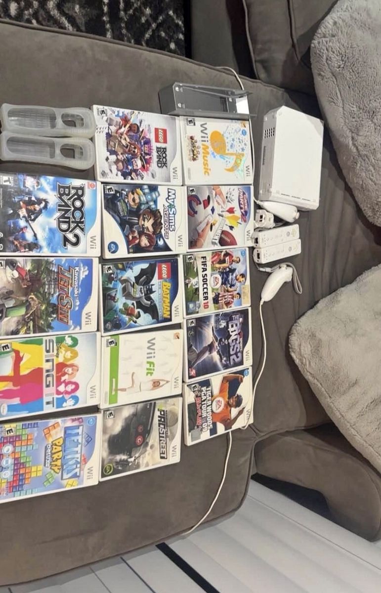 Nintendo Wii Console Bundle White with Controllers and 12 Games