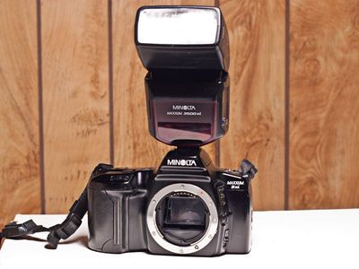 Minolta Maxxum 3xi Body w/Minolta Maxxum 3500xi TTl Flash