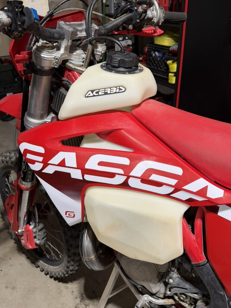 21-23 EC 300 Acerbis 3.1 gallon Tank