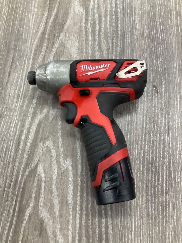 MILWAUKEE M12 IMPACT 2462-20 WITH BATTERY