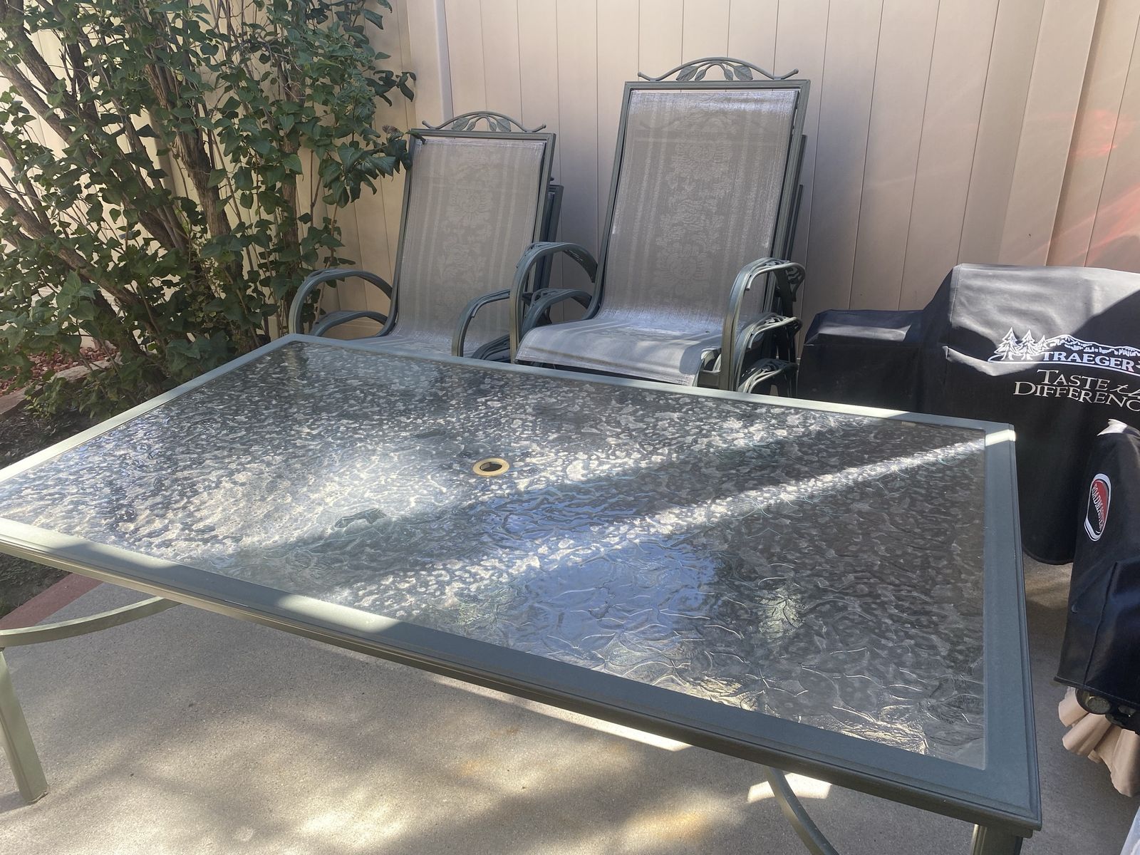 Outdoor table and chairs 
