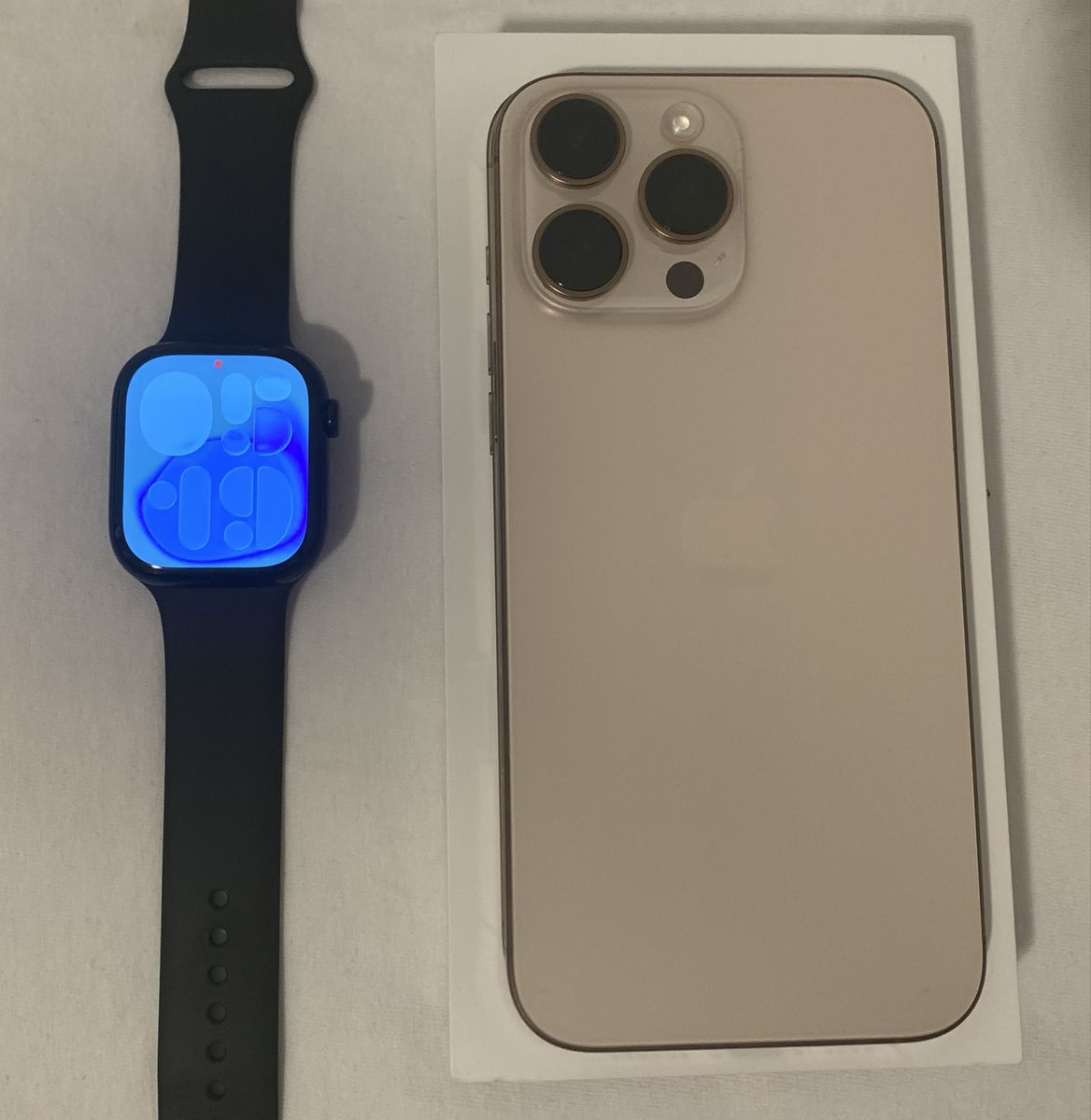 iPhone 16 Pro Max 1TB + Apple Watch Series 10 LTE