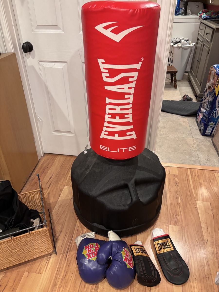 Everlast Elite Freestanding Heavy Boxing Bag