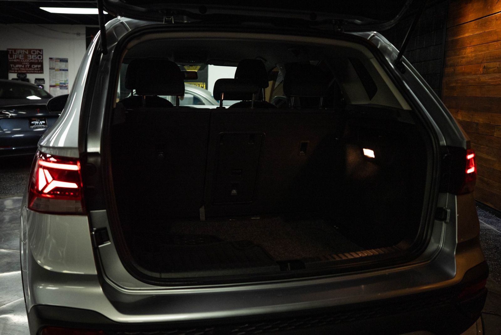 Main image 7