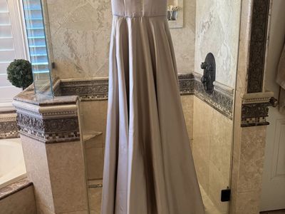Beautiful taupe wedding dress, fits like a 4-7 Sz.