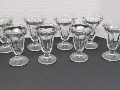 Set of 8 5.75" Ice cream dishes.