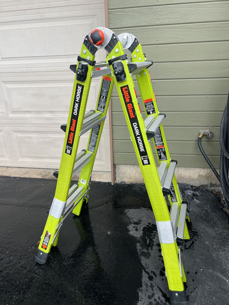 LIKE NEW! Little Giant Fiberglass Model 17 Dark Horse (1st Generation) Multi-Position Ladder 