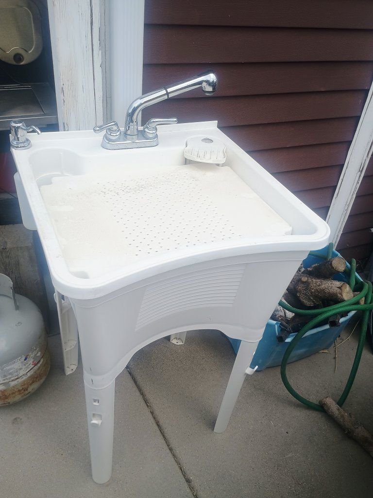 Freestanding White Plastic Utility Laundry Sink Tub with Faucet and Insert