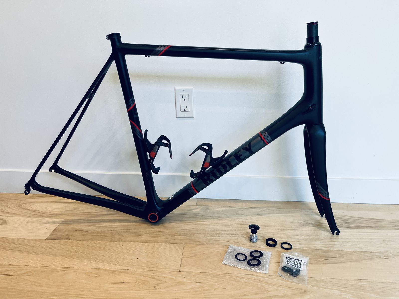 Ridley Helium SL (XL/61) Carbon Rim Brake Frame w/Matching Carbon Cages and Enduro Ceramic BB (24mm)