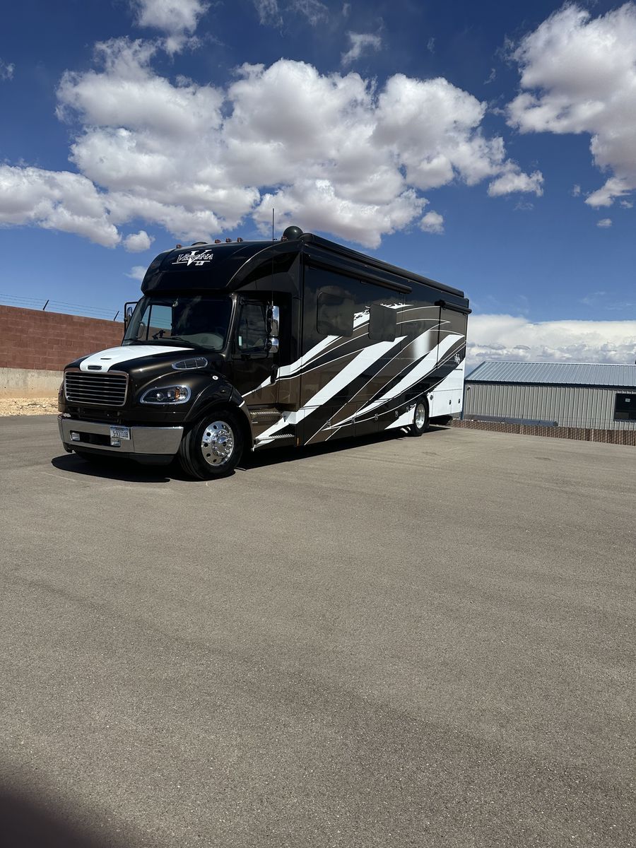 2021 REV Renegade Verona LE 38LDG