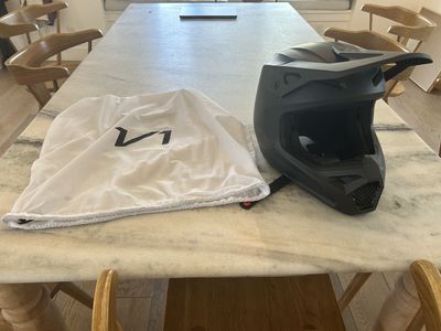 Fox V1 dirtbike Helmet