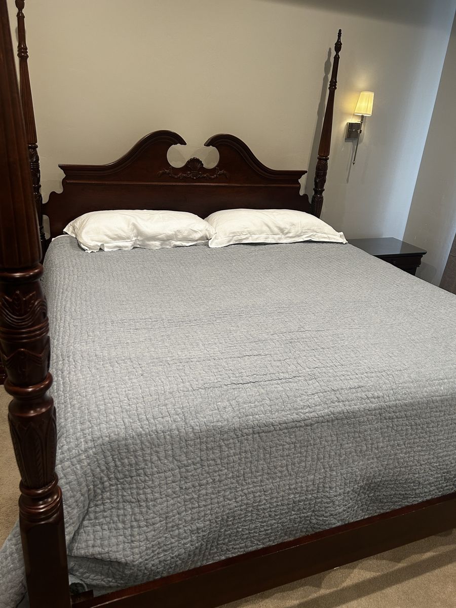 Elegant Mahogany King Size Carved Wood Poster Bed Frame - Headboard, Footboard, Posts