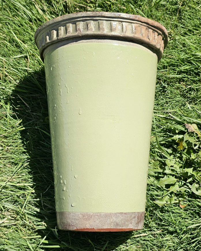 Glazed Green Ceramic Plant Pot with Textured Rim
13"Tx9"W 