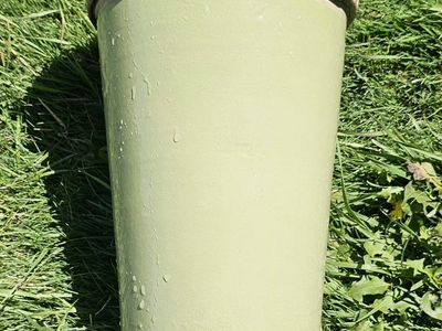 Glazed Green Ceramic Plant Pot with Textured Rim
13"Tx9"W