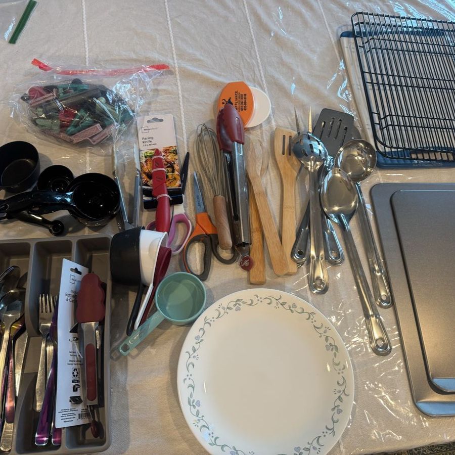 All new kitchen utensils lot 