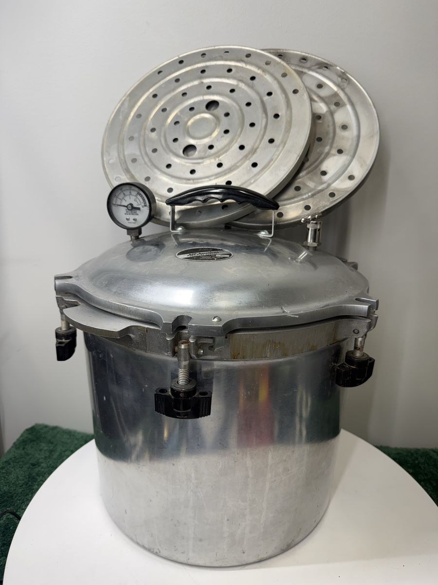 All American 921 Pressure Cooker / Canner With 2 Trivets