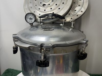All American 921 Pressure Cooker / Canner With 2 Trivets