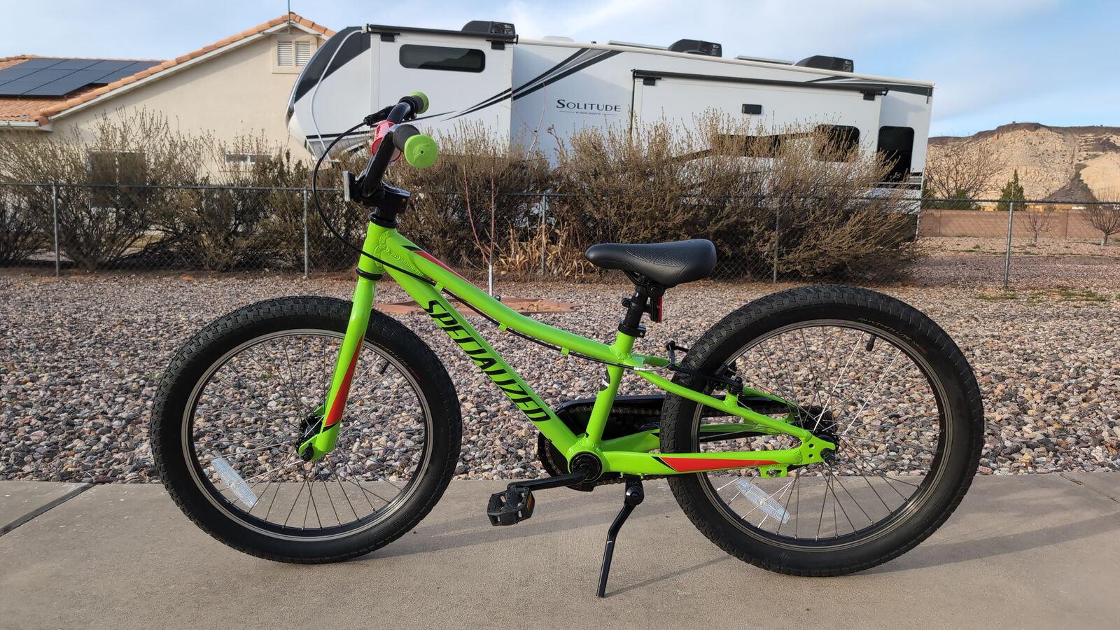 2022 Specialized Riprock Coaster 20 in Lime Green