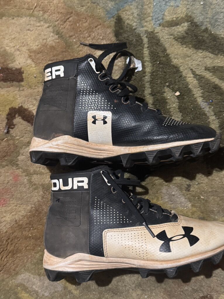 Under Armour Boys Cleats Size 3.5Y