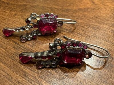 Vintage Coralee Red Stone Dangle Earrings
