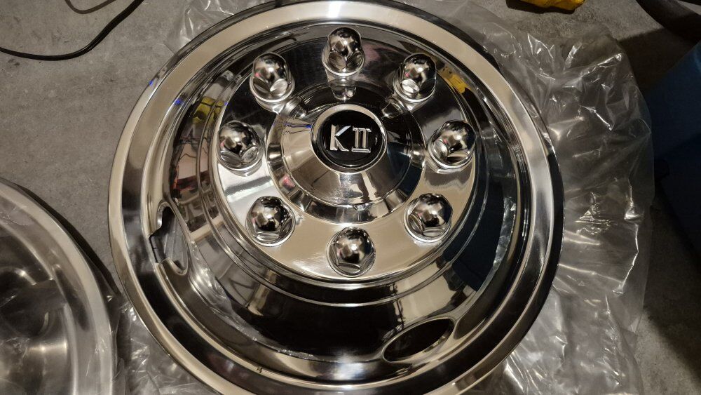 16 inch e350 snap on hub caps