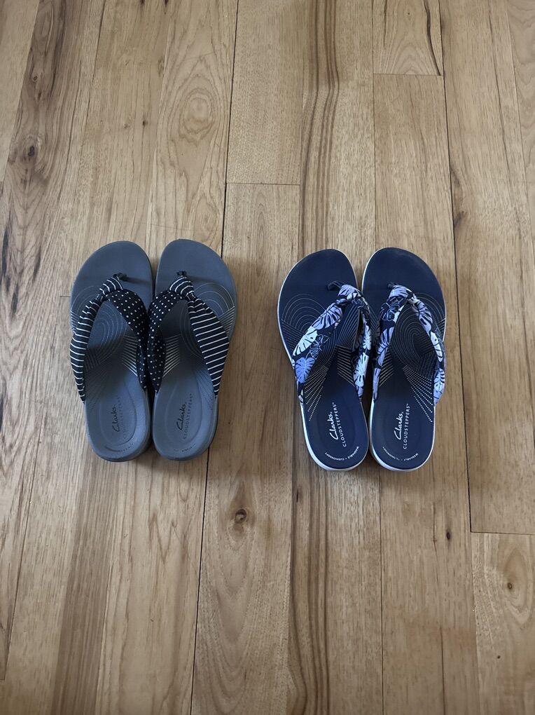 Clarks Clouds Steppers Flip Flops Size 10