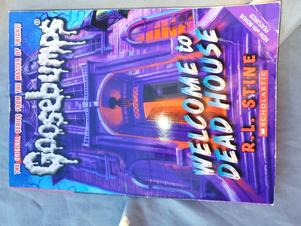 Goose Bumps book "WELCOME TO THE DEAD HOUSE"