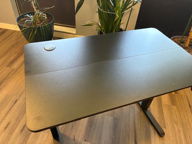 (NEW) COMPUTER DESK WITH ELECTRIC RISER