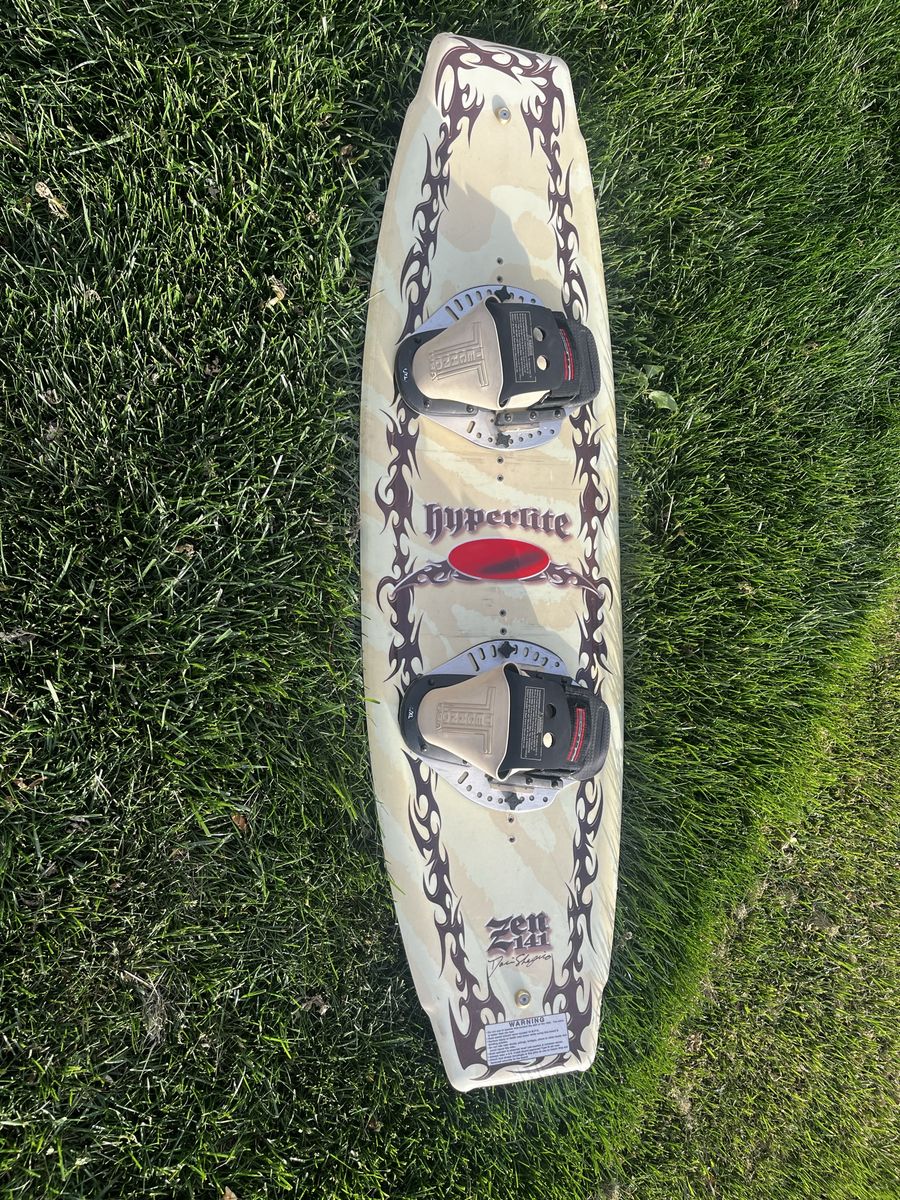 Hyperlite Zen 141 Wakeboard with Technine Bindings - Used Good Condition