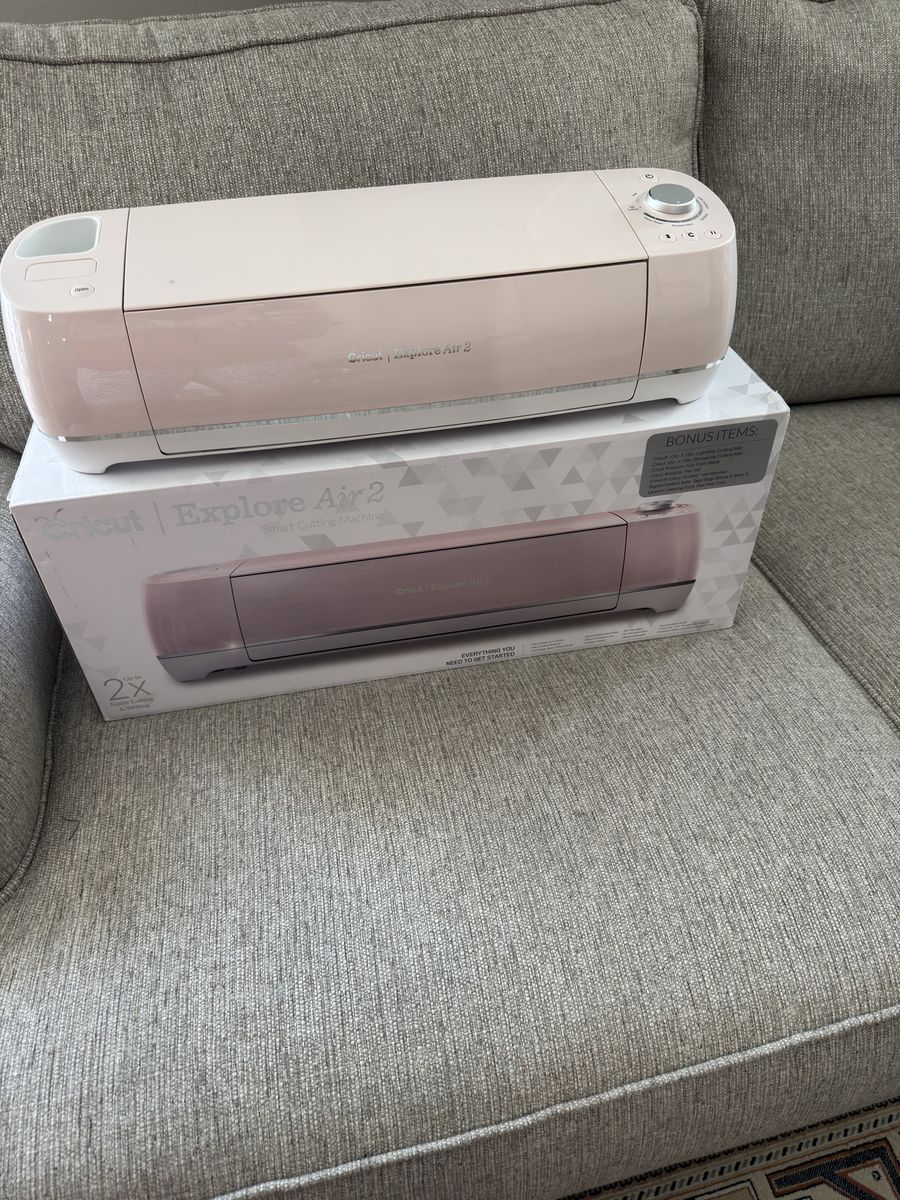 Cricut CXPL202 Explore Air 2 DYI Smart cutting machine tons of accessories