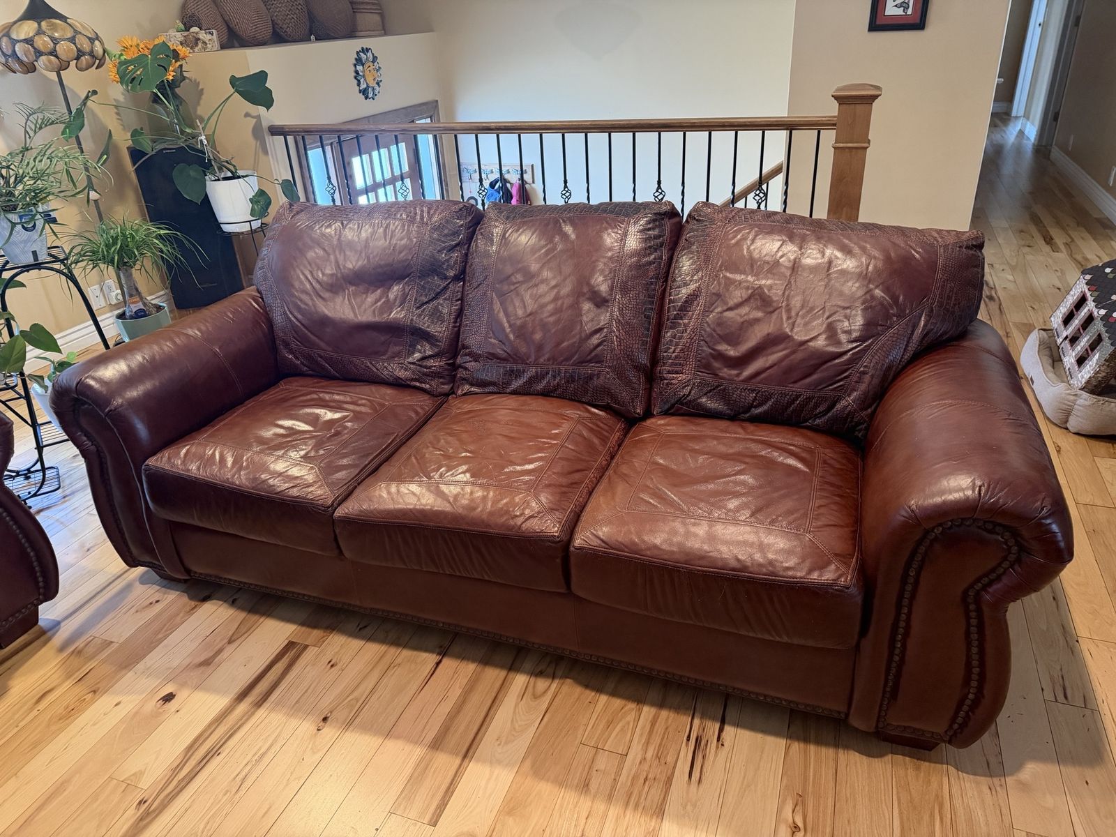 Leather sofa & loveseat set