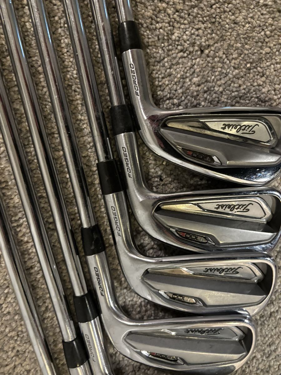 Titliest T100s 5-Pw, s300 steel shafts, dynamic gold true temper golf iron set