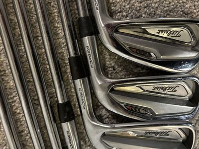 Titliest T100s 5-Pw, s300 steel shafts, dynamic gold true temper golf iron set