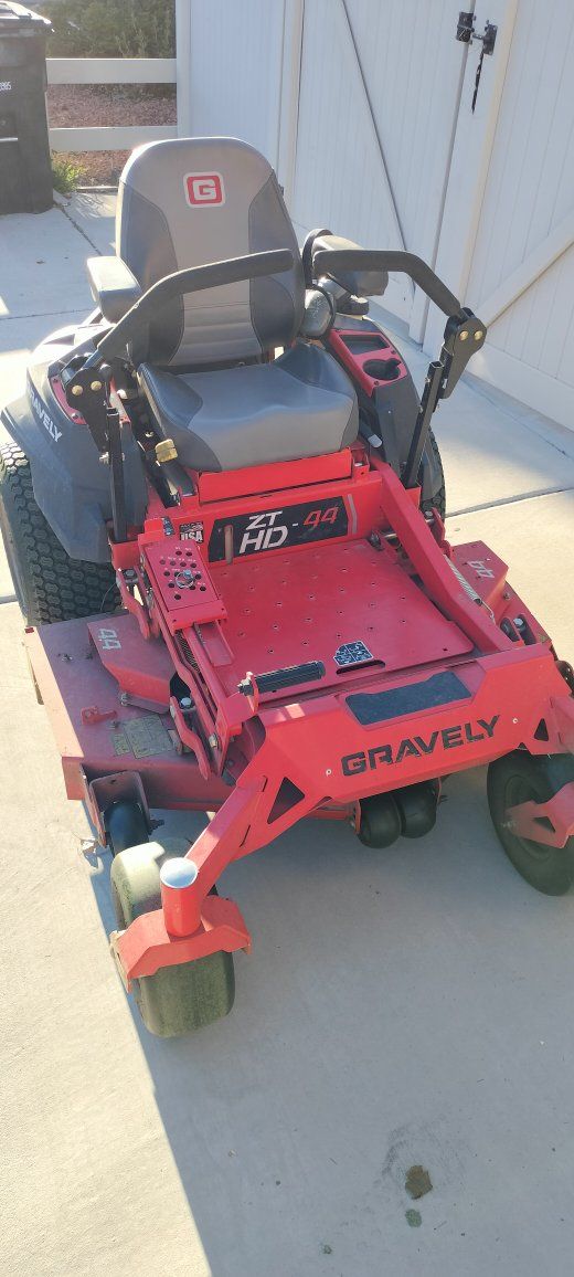 GRAVELY HEAVY DUTY LAWN MOWER