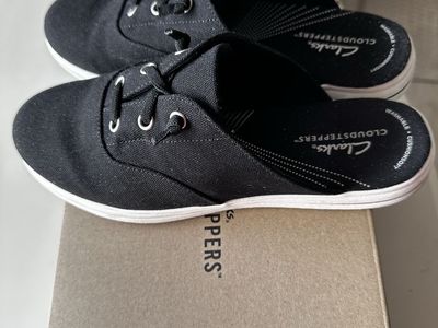 Clarks Cloudsteppers Women's Black Canvas Slip-On Mule Sneakers Washable Comfort Sz 8.5