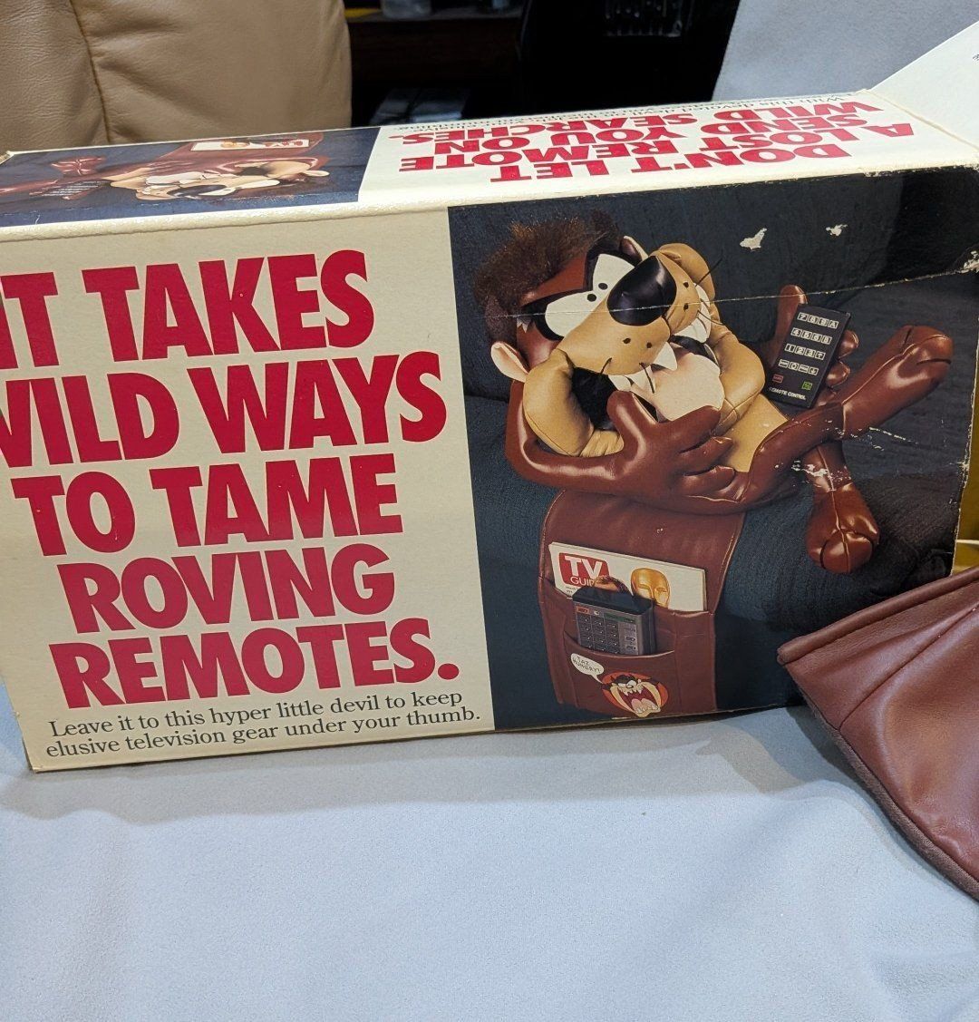 Vintage 1995 Looney Tunes Tasmanian Devil Taz Armrest Remote Control Holder with Box