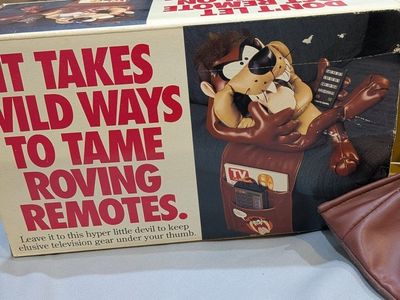 Vintage 1995 Looney Tunes Tasmanian Devil Taz Armrest Remote Control Holder with Box