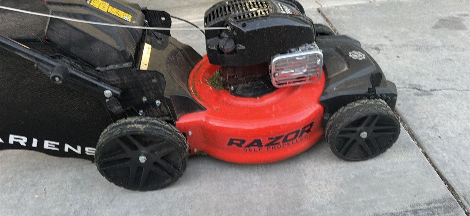 NEW Ariens Razor 7.25 EXi Self-Propelled Gas Lawn Mower