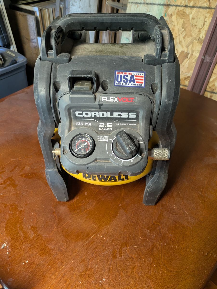 DeWalt Cordless Mini Air Compressor (No Battery)